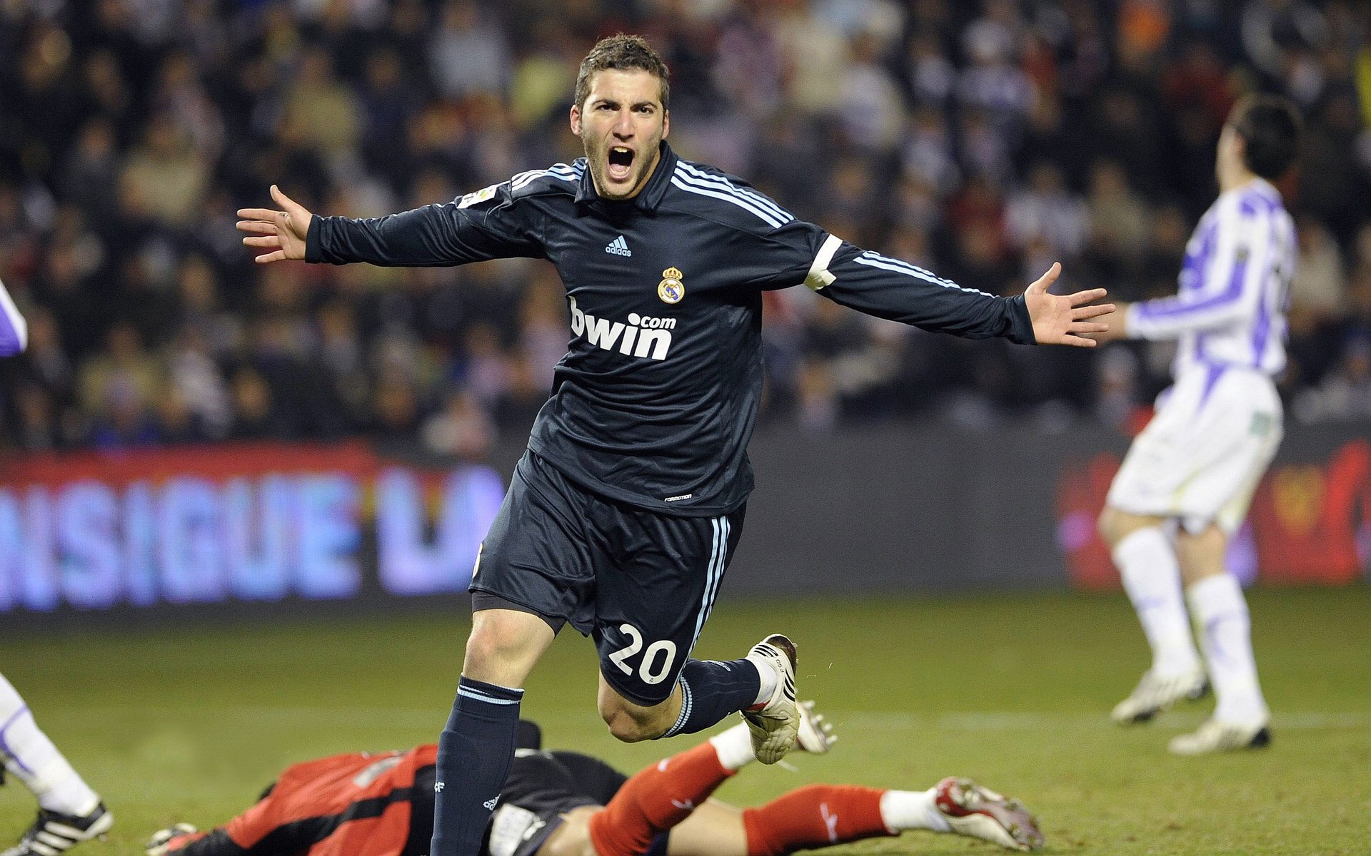 火力全开！北京队强势压制活塞，戈贝尔英超争冠战接管比赛