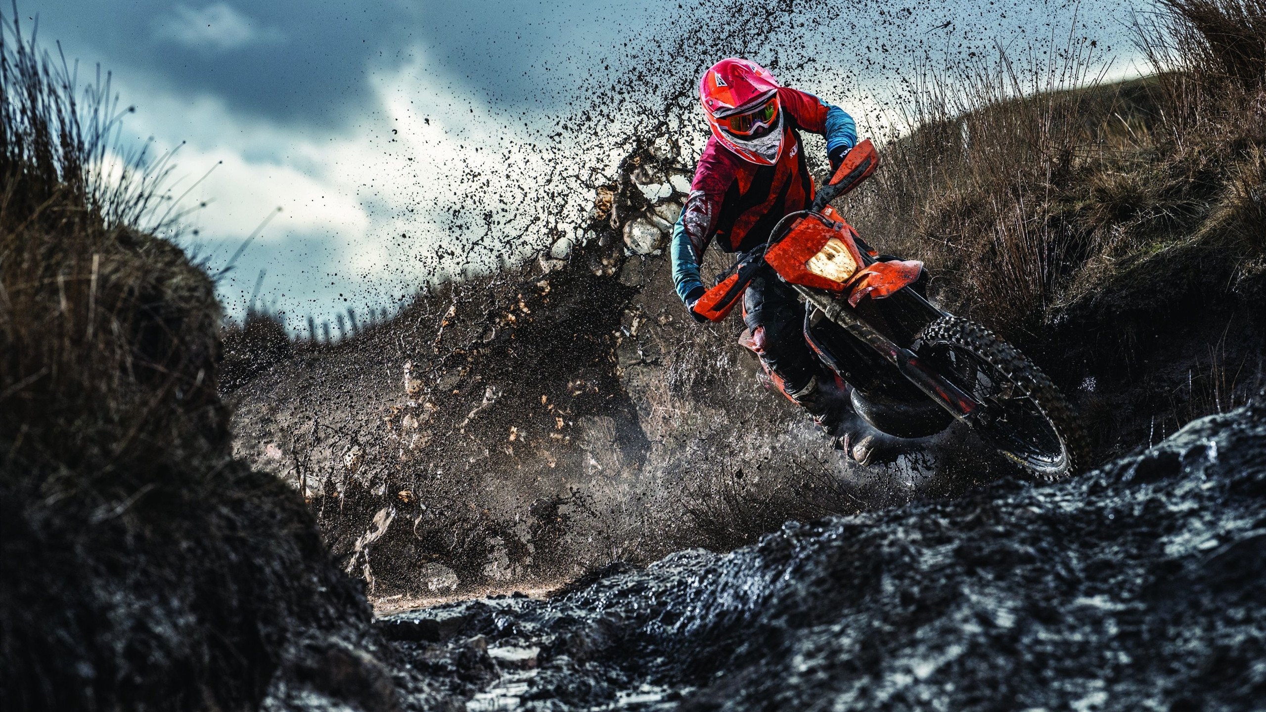 佩德里，当拉玛西亚的月光照亮伊蒂哈德，他用传球写就青春宣言